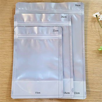 Túi zip 1 mặt bạc 1 mặt trong 20x28cm